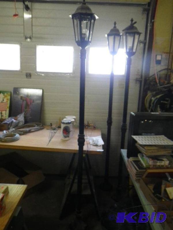 3 New cast aluminum post lights...