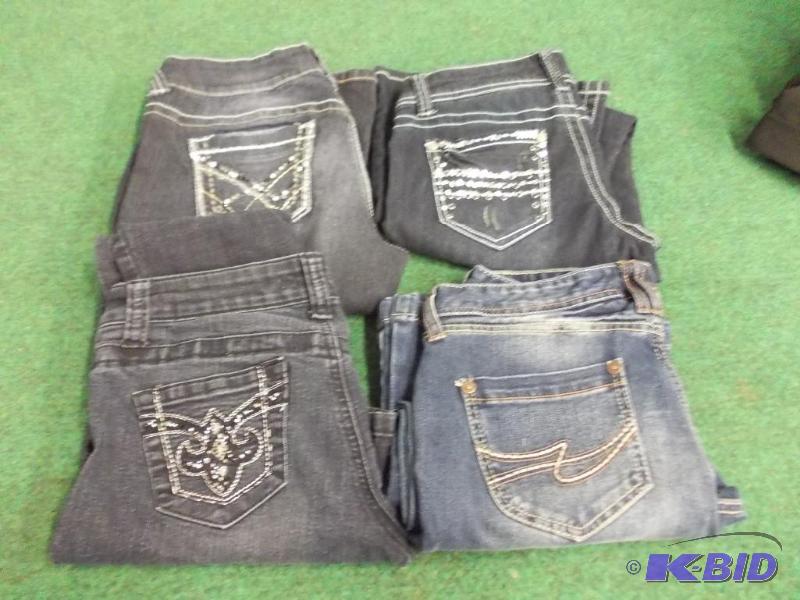 4 Pairs of Jeans Skinny and Boot Cu...