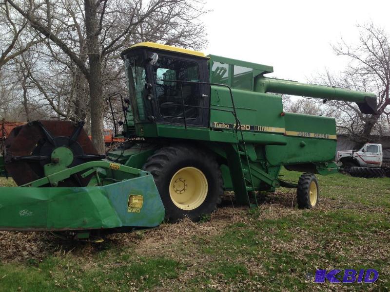 1981 John Deere 7720 combine