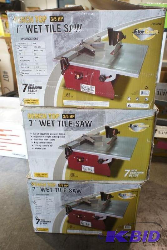 lot 21 image: Bench Top 35hp tile Saws. Total (3...