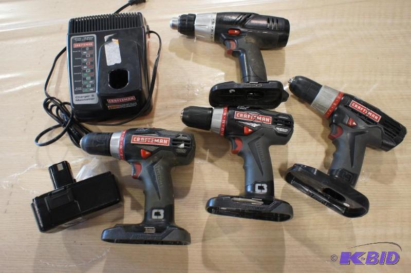 lot 29 image: Craftsman Drills 19.2 Volt  Tested...