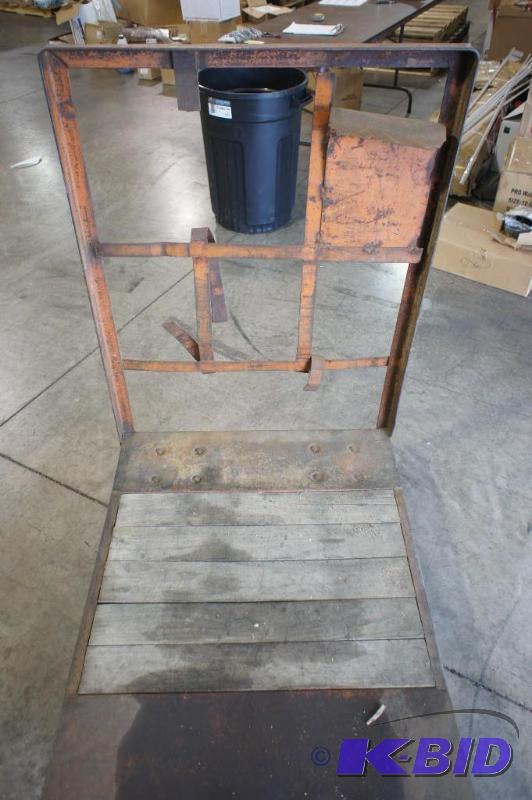 lot 75 image: Small Rolling Cart On Casters  pla...