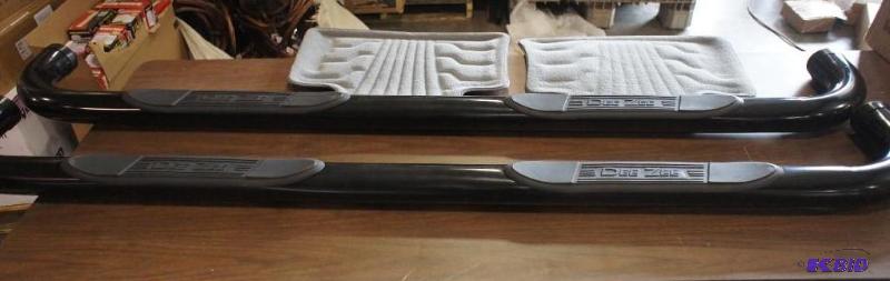 lot 91 image: Dee Zee Tubular Side Steps for (Che...
