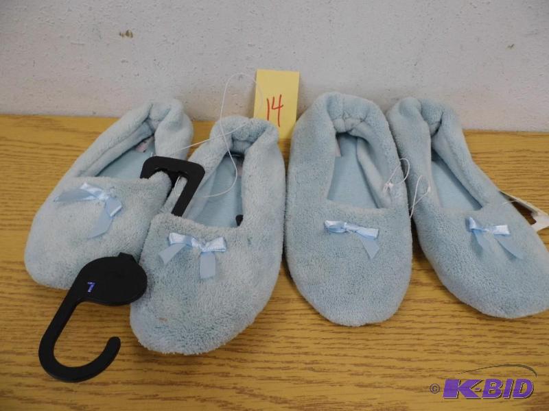 2 Pair of Womens Slippers