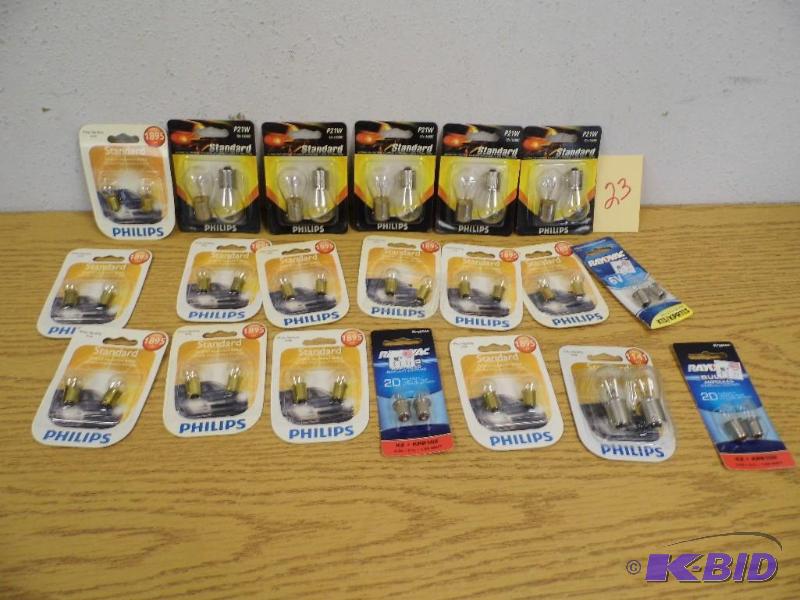Lot of Assorted Lightbulbs