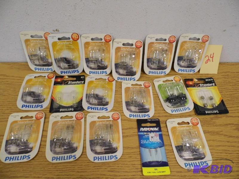Lot of Assorted Lightbulbs