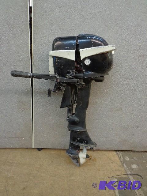 lot 7 image: Johnson 7.5 HP Outboard Boat Motor ...
