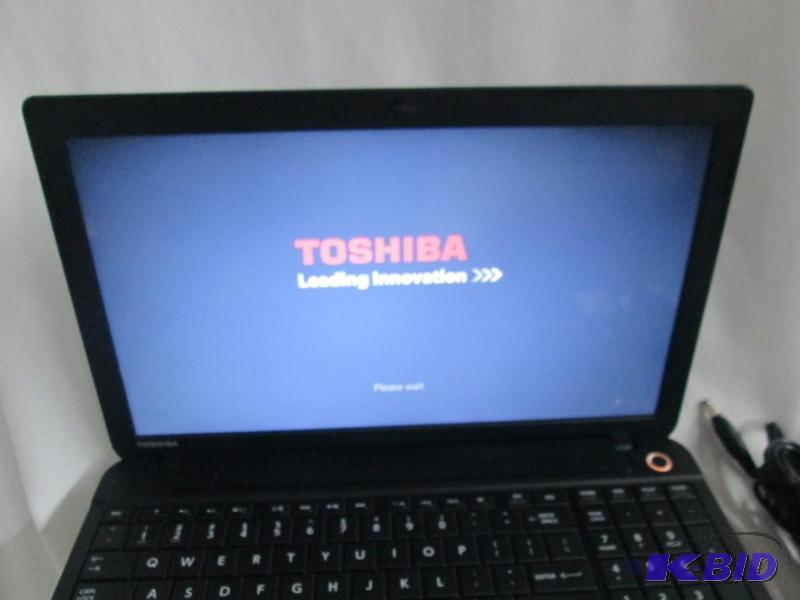 Toshiba Satellite 15.6 4GB Windows 8 Laptop