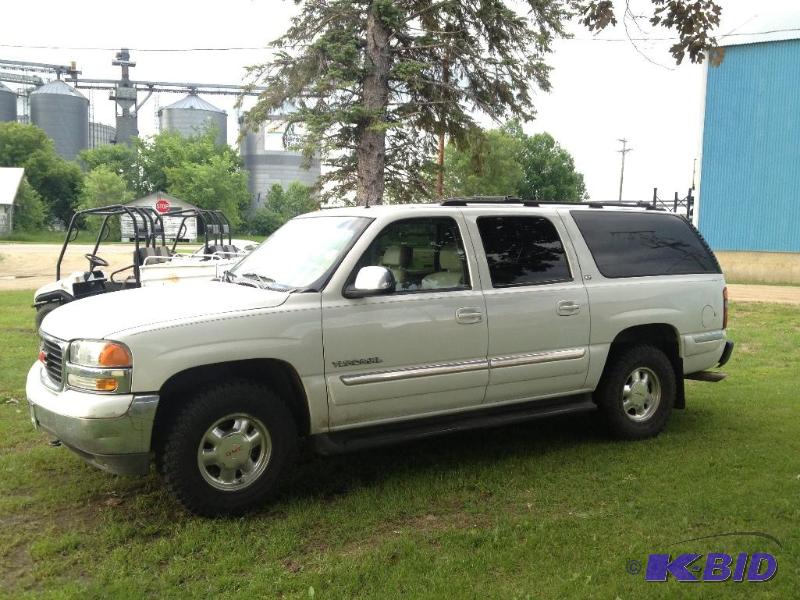 lot 1 image: 2002 GMC Yukon XL SLT 4X4