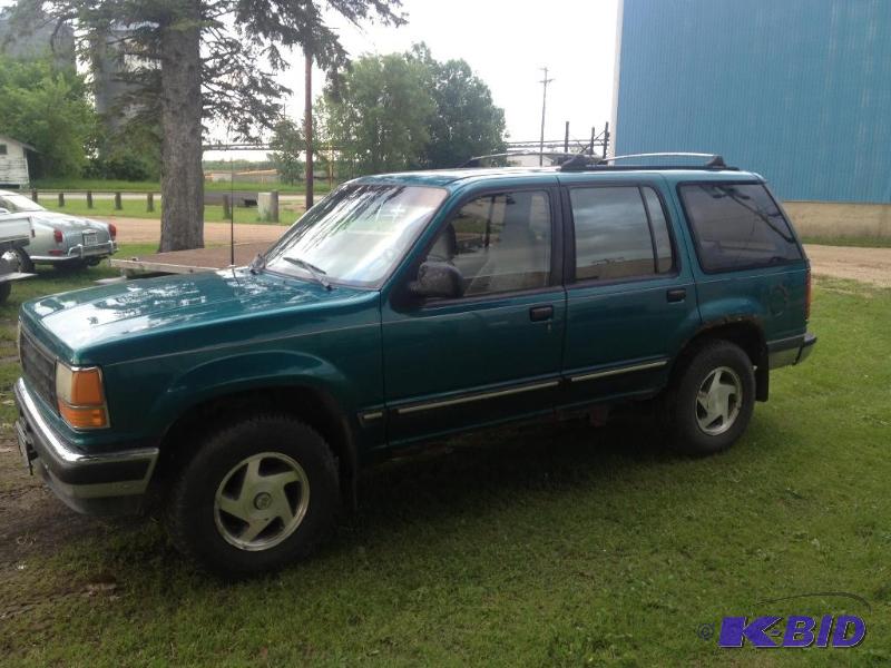 lot 4 image: 1992 Ford Explorer XLT 4x4