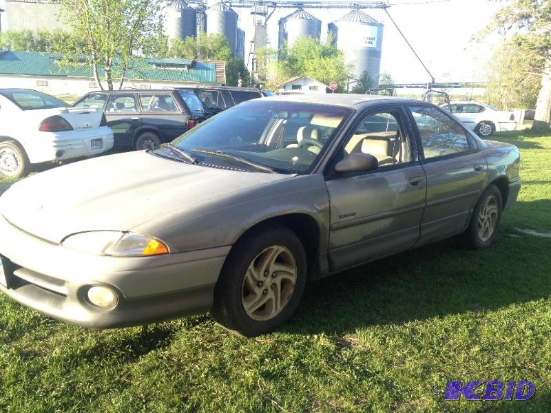 lot 8 image: 1995 Dodge Intrepid ES