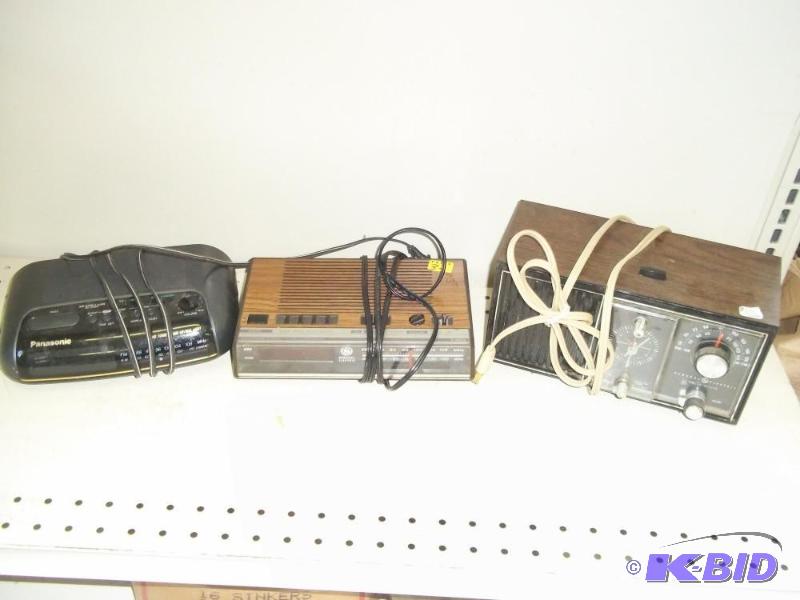 3 Radios Consignor states works...