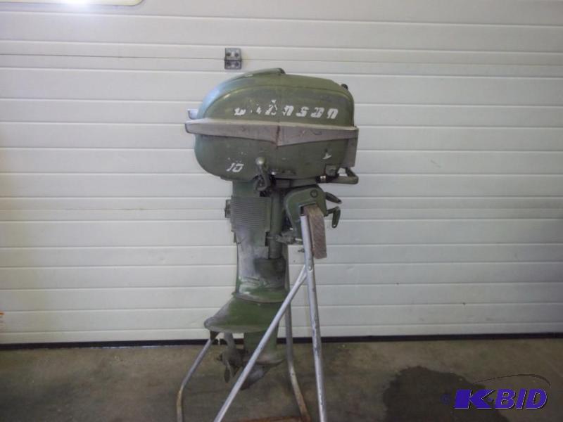 10 HP Johnson Outboard motor Year 1...