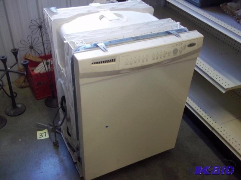 Whirlpool Built in Dishwasher...