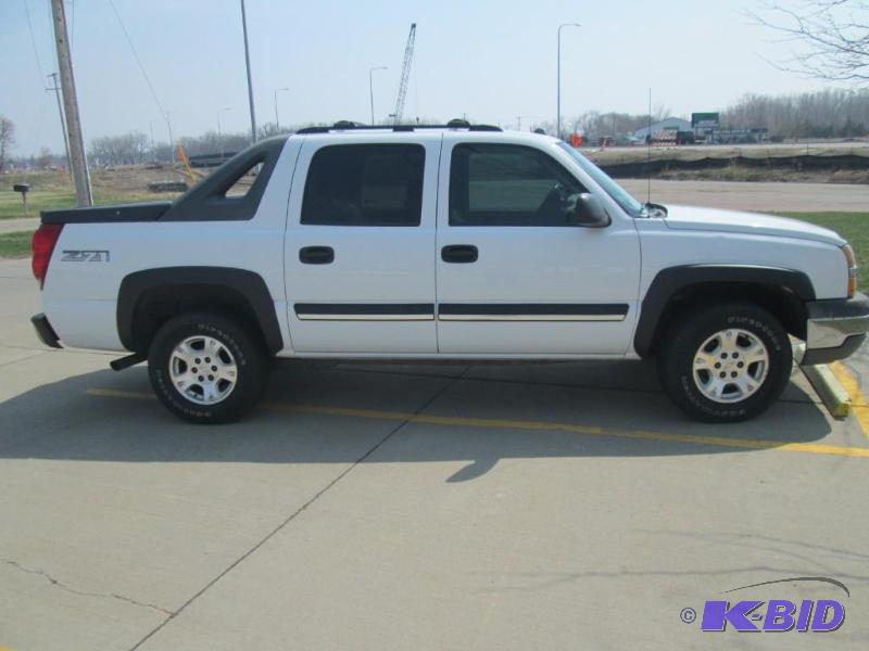 lot 6 image: 2004 Chevy Avalanch