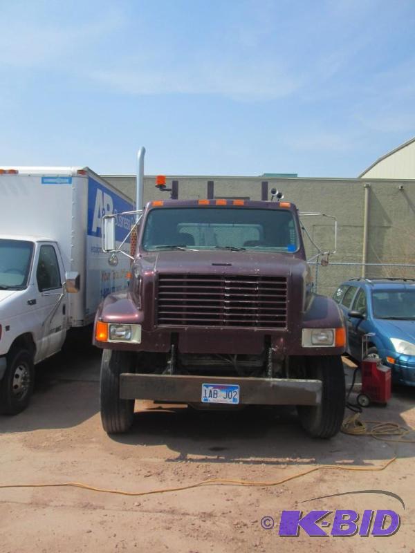 lot 9 image: Crane Truck