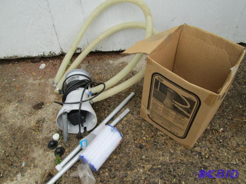 lot 13 image: The Wet Set pool pump, model #12 12...