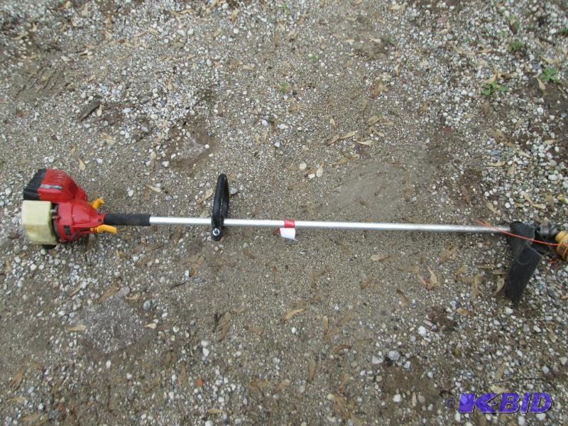 lot 17 image: Homelite Mightylite weed trimmer wh...