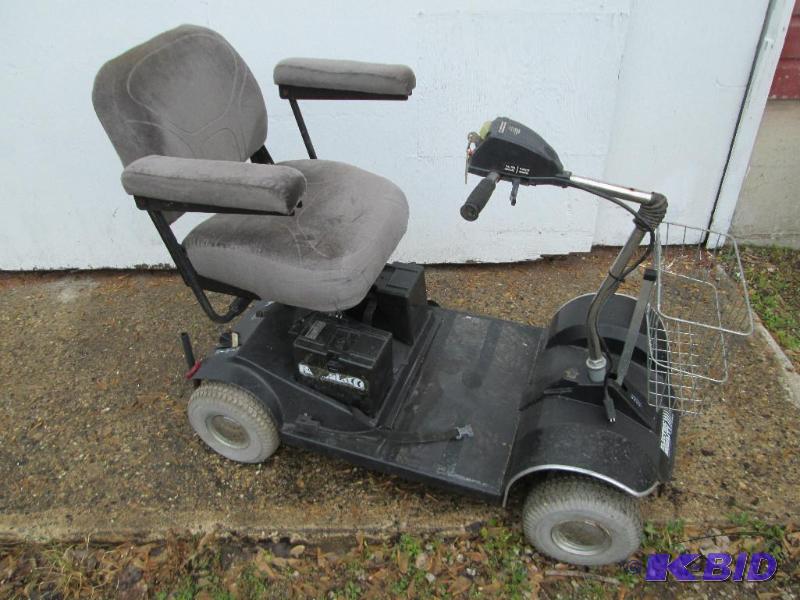 lot 2 image: Electric Mobility cart. Works well,...