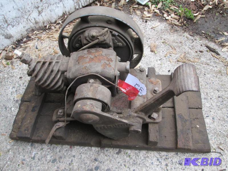 lot 32 image: Vintage GE washer motor...