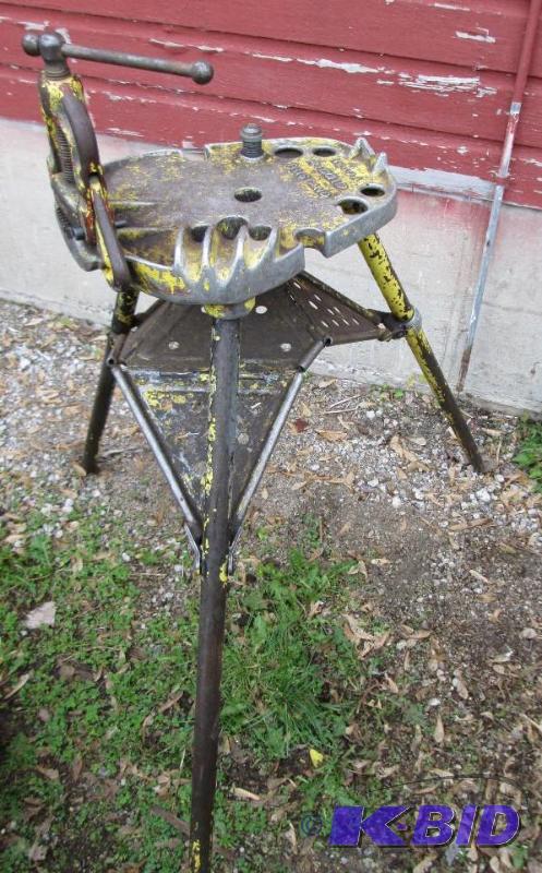lot 38 image: No 40A Rigid Tristand pipe bender ...