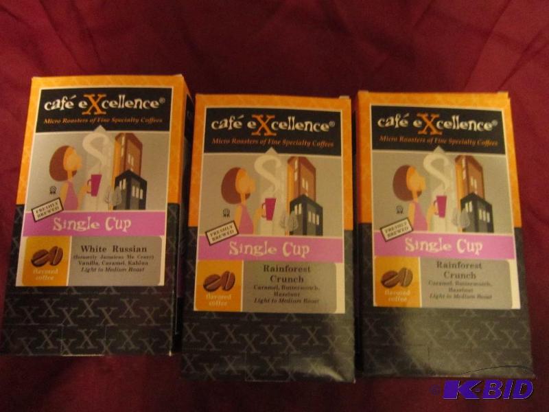 lot 58 image: Lot of 3 boxes, 18 cups each White ...