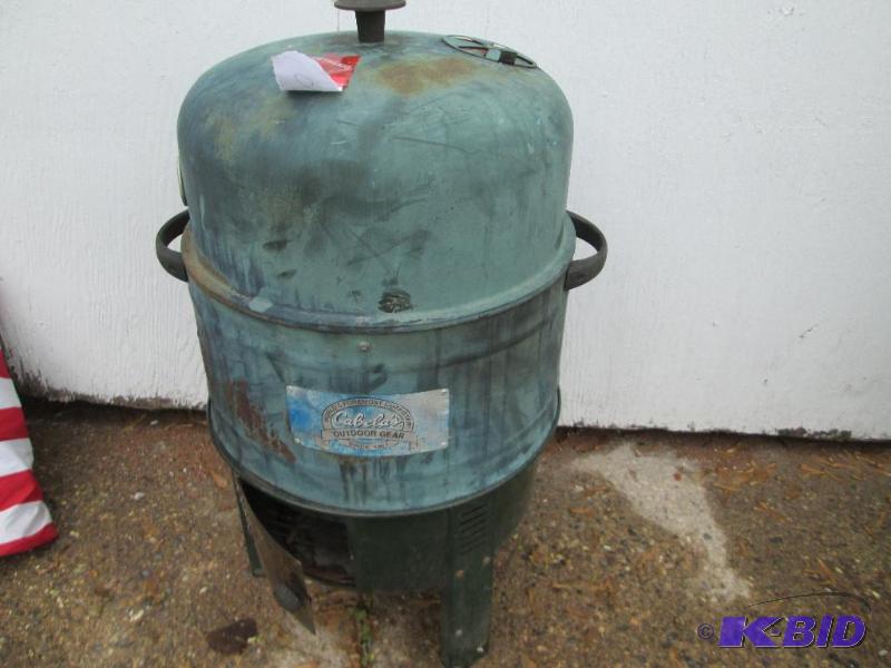 lot 8 image: Cabellas outdoor gear smoker, good...