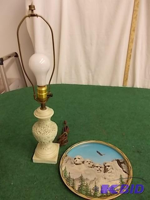 lot 44 image: Mount Rushmore Souvenir Tray &amp ...