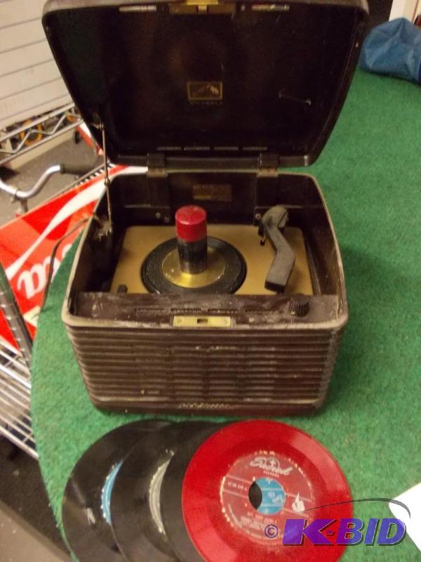 lot 55 image: Vintage (Circa 1950s) RCA Victor Re...