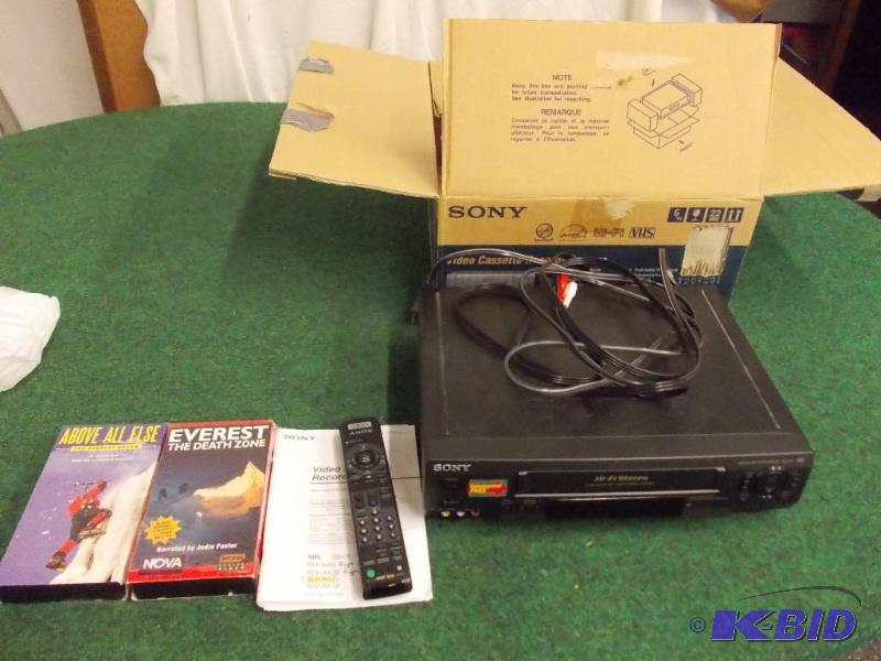 lot 74 image: Sony Hi-Fi&ampnbspSLV-N450 VCR Wi...