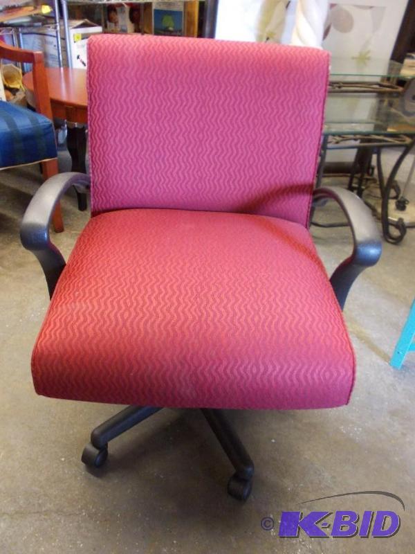 lot 78 image: Deluxe Office Chair With Arms&nbsp...