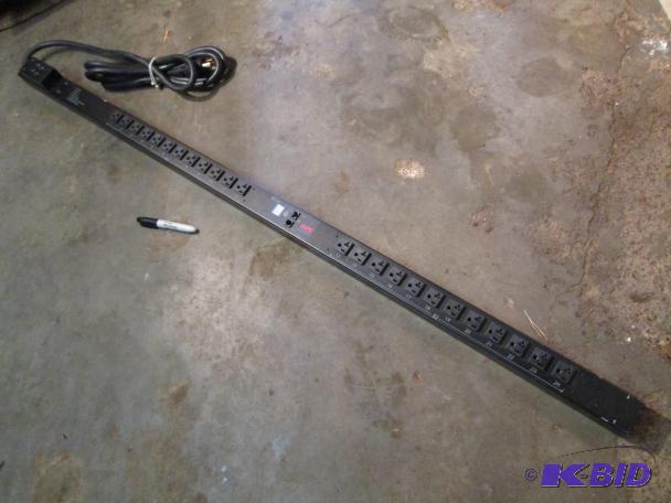 APC Metered Rack PDU Power strip. 1...