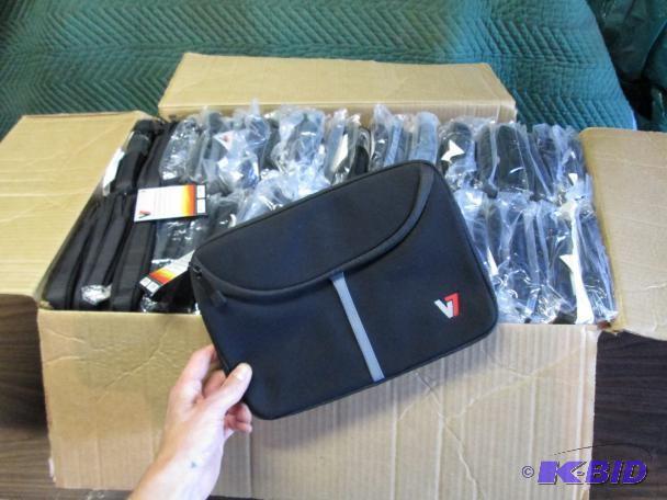 V7 professional laptoptablet sleev...