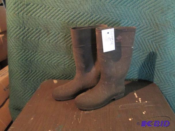 Old rubber boots, size 11...