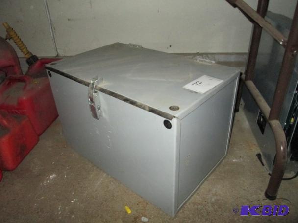 Steel box with latch 22&quot x 13&...