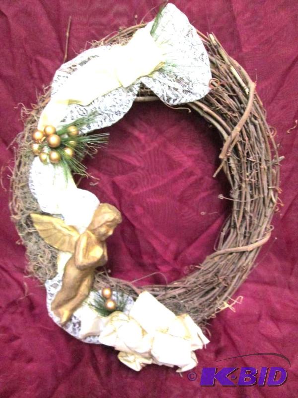 Nice grape vine wreath with lace an...