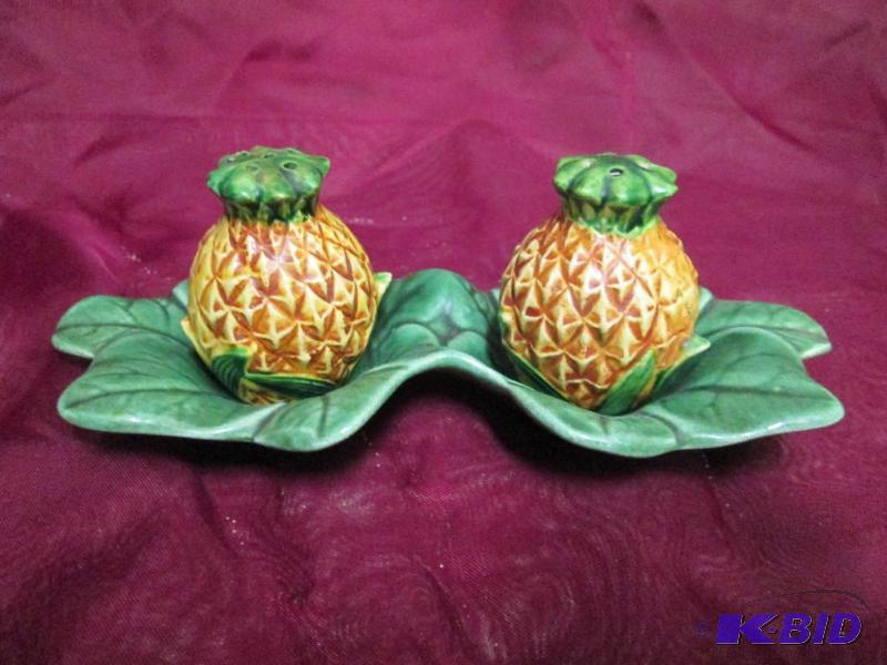 Pair of pineapple salt and pepper s...