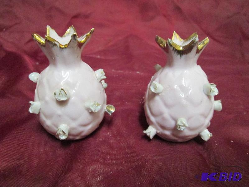 Vintage pineapple shaped salt and p...