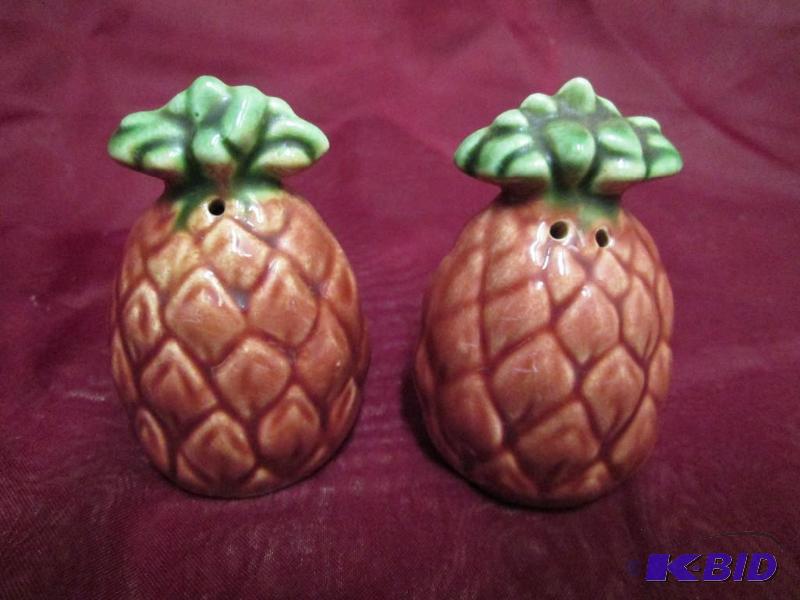 Vintage pineapple shaped salt and p...