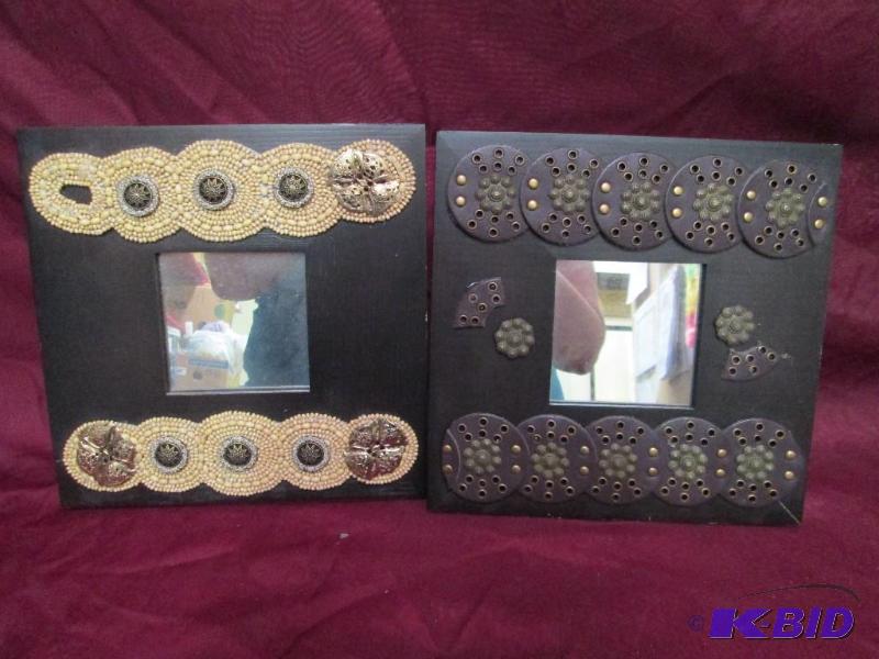 Pair of decorative mirrors measurin...
