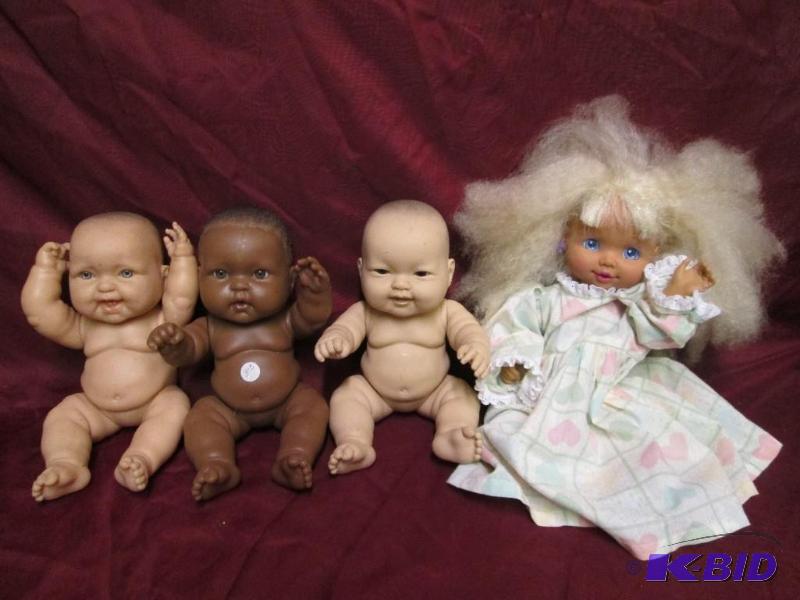 Lot of vintage dolls. All in great ...