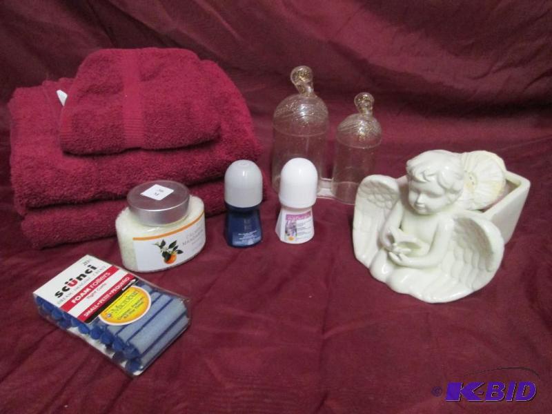 Lot of miscellaneous bathroom items...