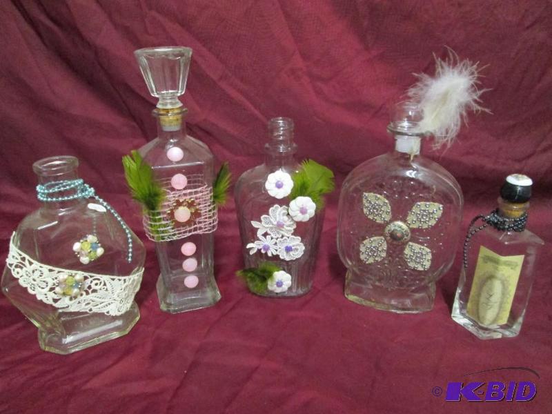 Lot of nicely decorated vintage bot...