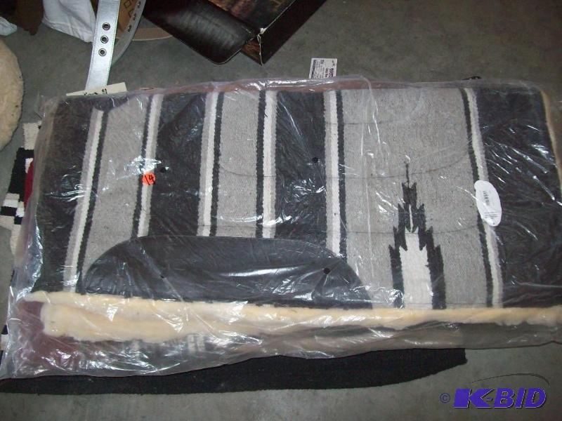 lot 14 image: Saddle blanket item 14...