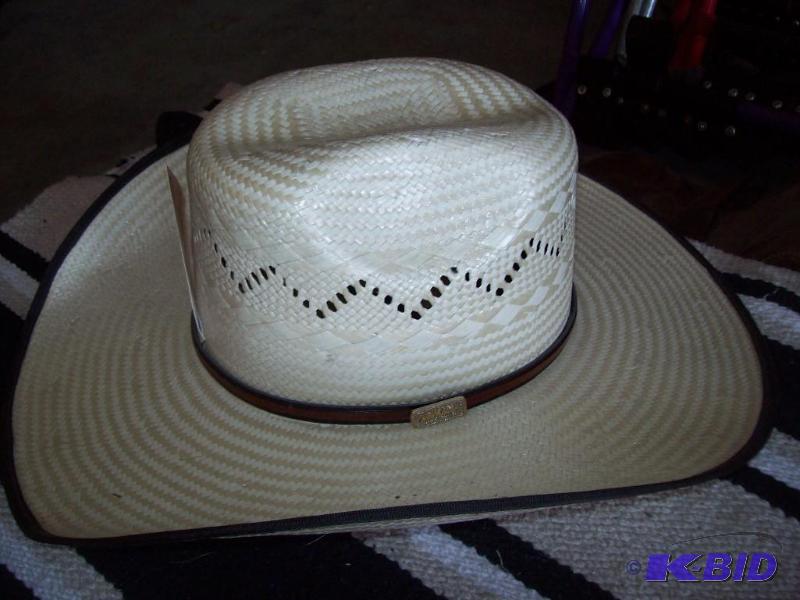 lot 19 image: Mens cowboy hat...