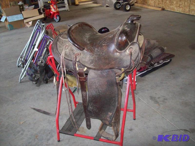 lot 2 image: 14" Saddle King item 2...