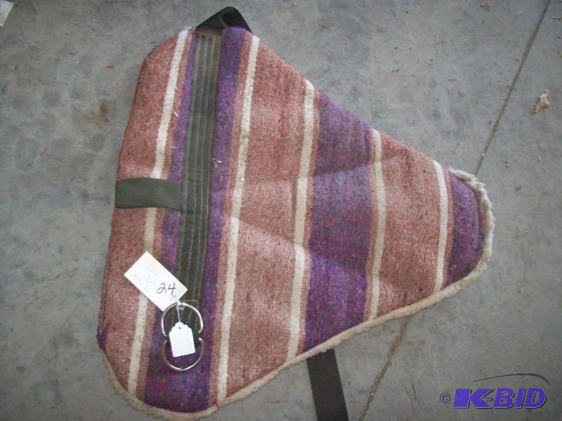 lot 24 image: Bareback Riding pad item 24...