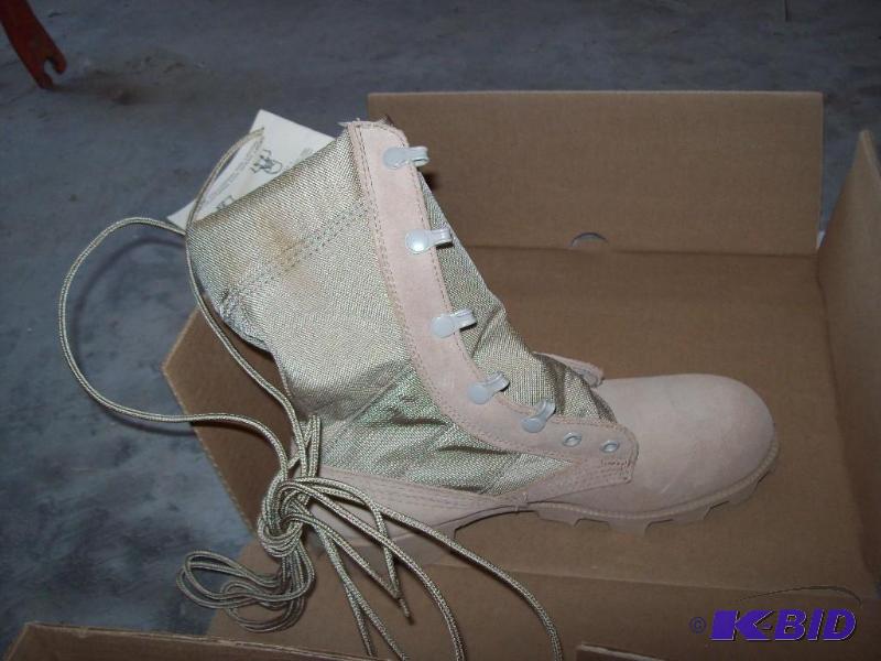 lot 27 image: Boots -Mens 6.5 -Womens 8 -New...