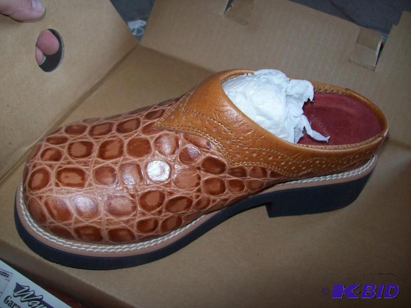 lot 30 image: Womens shoe -5 12 -New...
