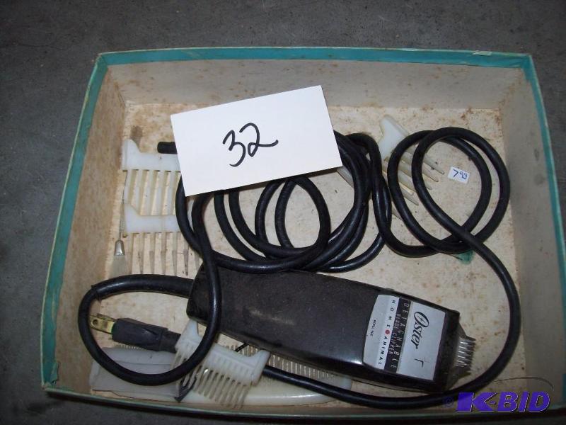 lot 32 image: Grooming kit item 32...